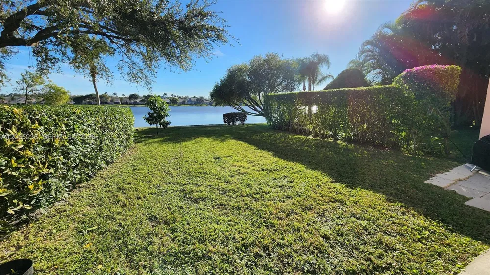 10702 Pelican Dr Wellington, FL 33414