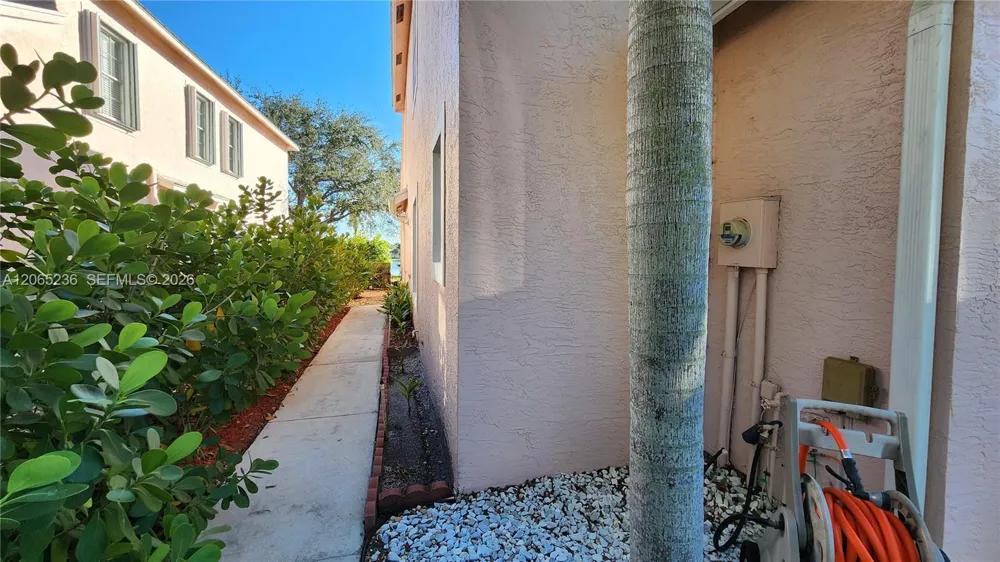 10702 Pelican Dr Wellington, FL 33414