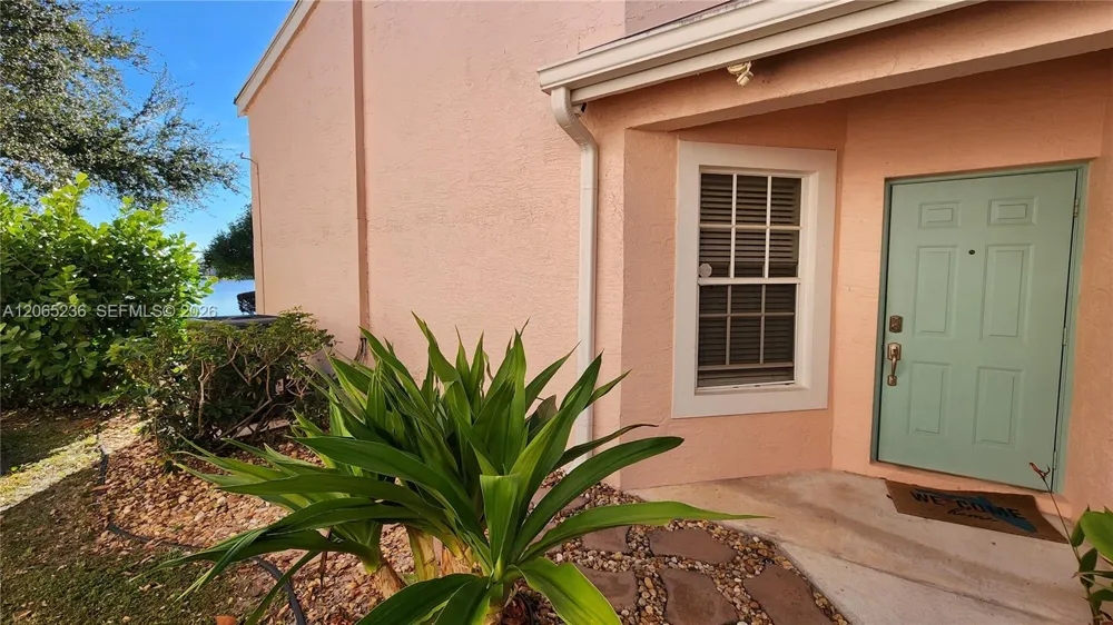 10702 Pelican Dr Wellington, FL 33414