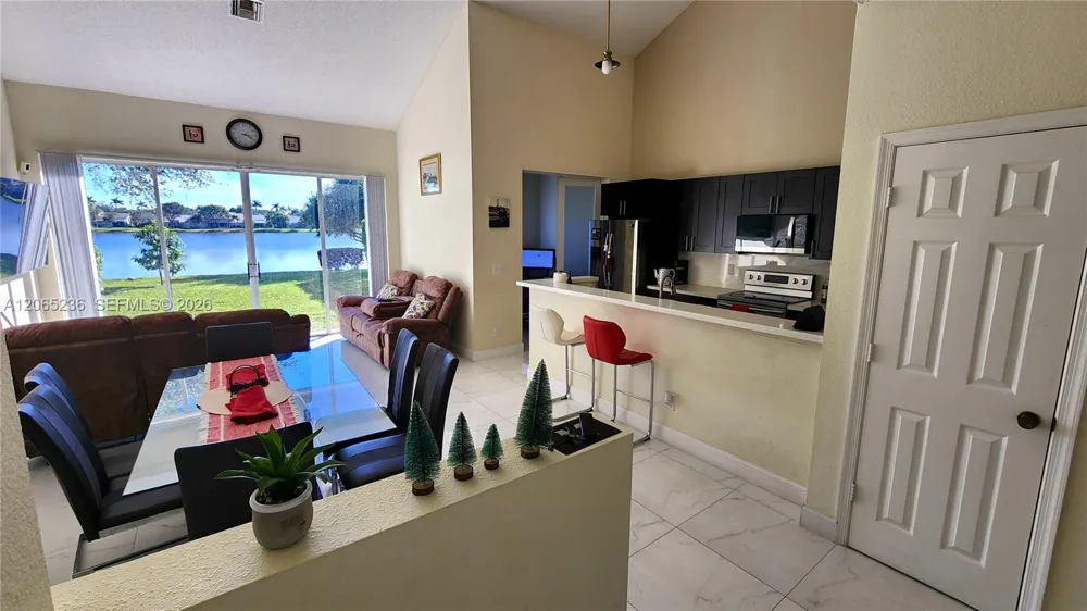 10702 Pelican Dr Wellington, FL 33414