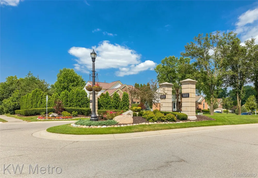 1496 Marina Pointe Boulevard Orion Charter Township, MI 48362