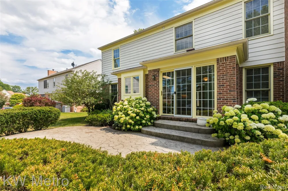 1496 Marina Pointe Boulevard Orion Charter Township, MI 48362