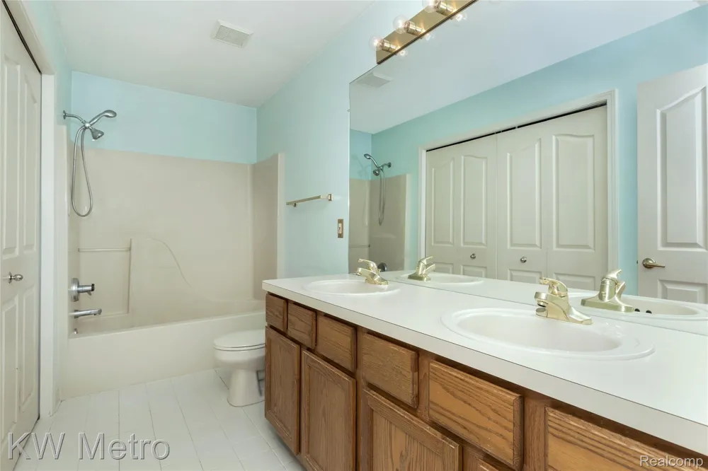 1496 Marina Pointe Boulevard Orion Charter Township, MI 48362