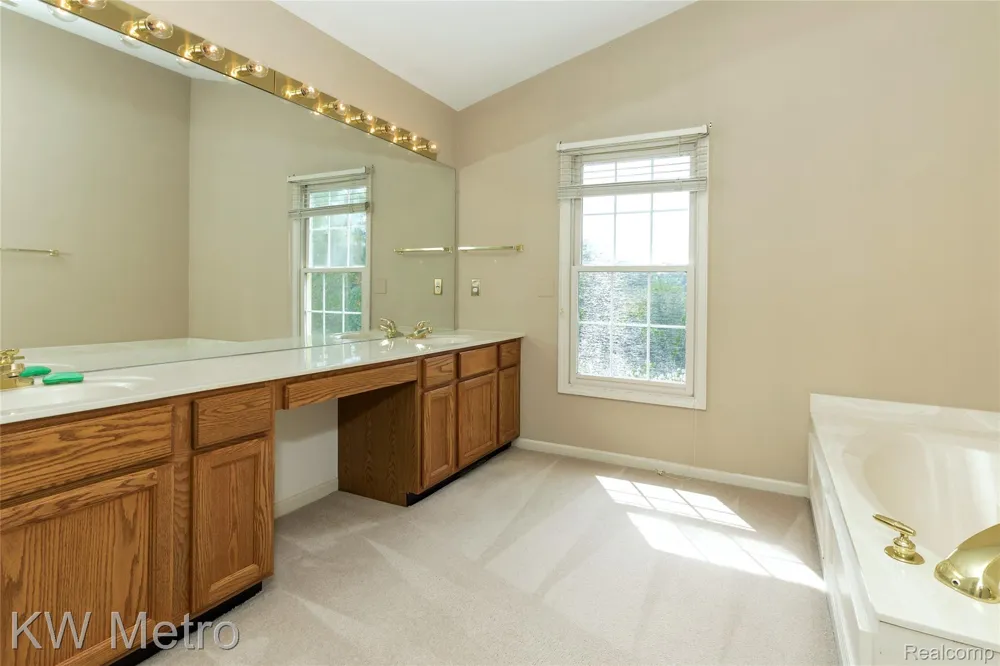 1496 Marina Pointe Boulevard Orion Charter Township, MI 48362