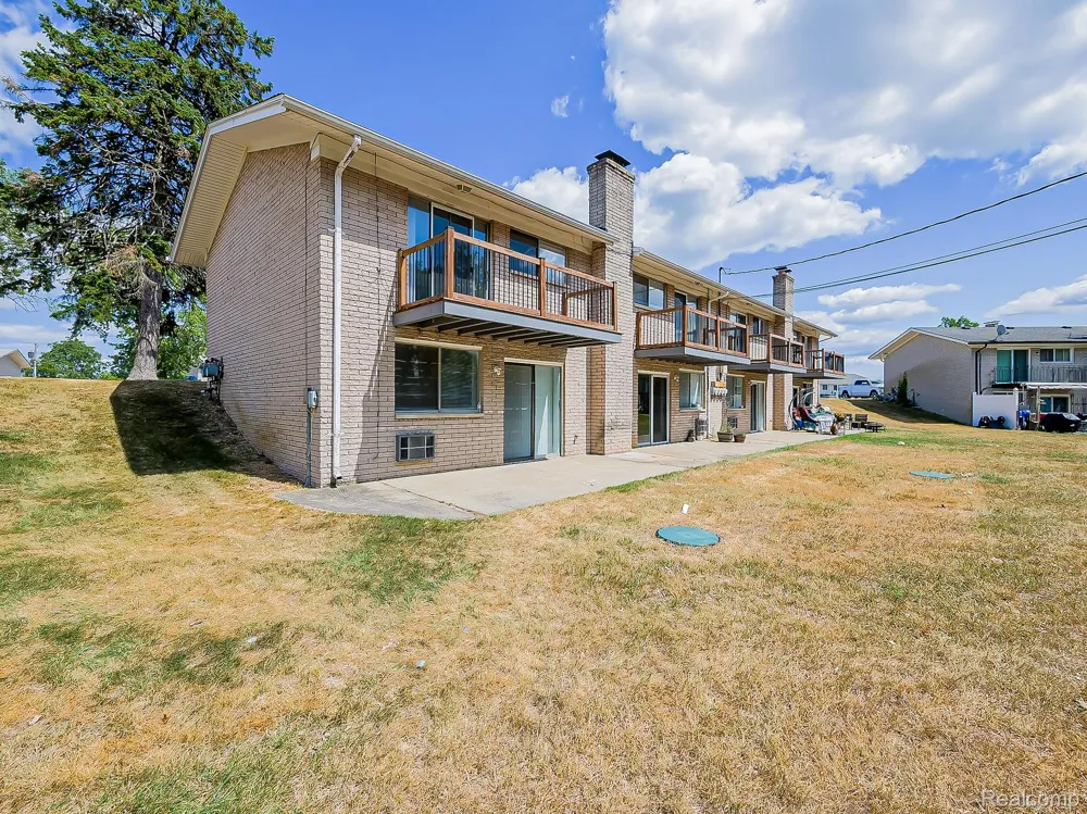 162 Summit View Court White Lake Charter Township, MI 48386