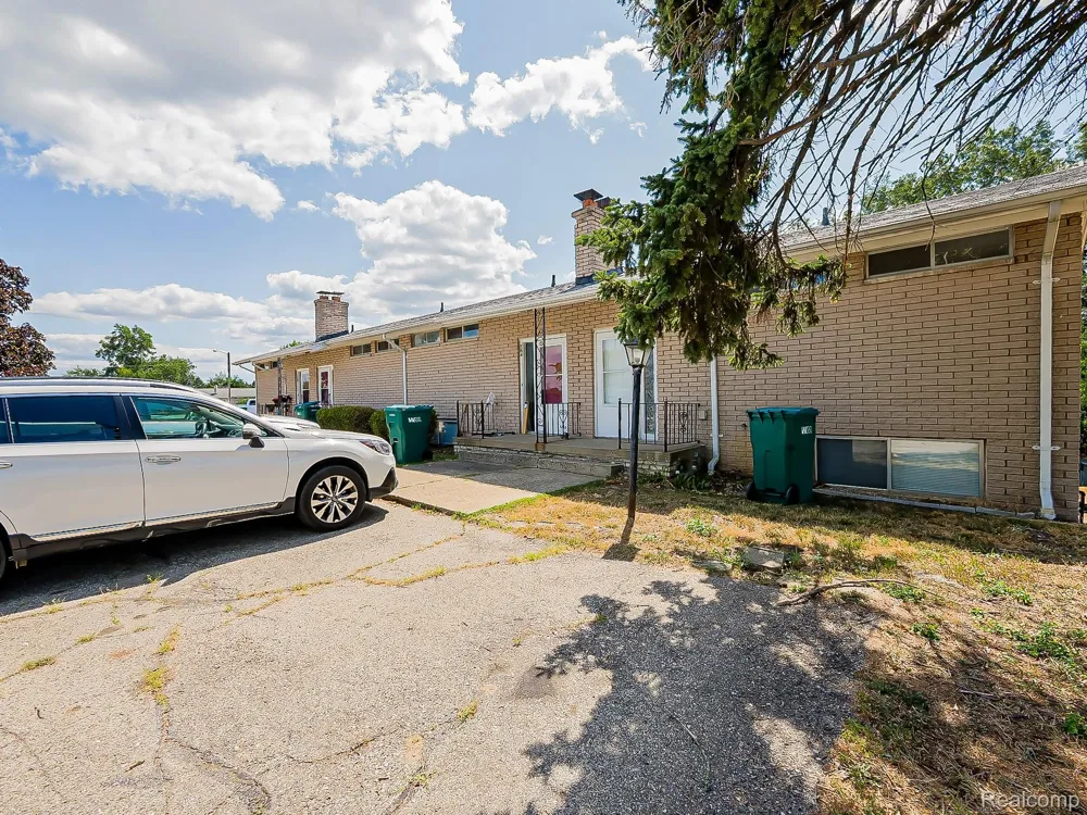 162 Summit View Court White Lake Charter Township, MI 48386