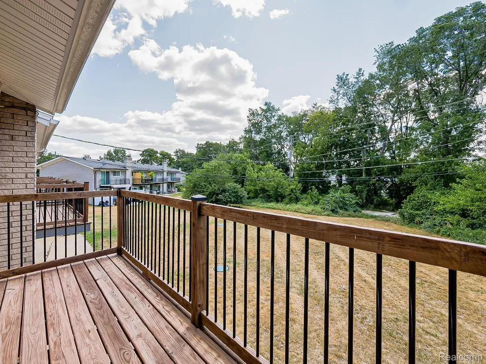 162 Summit View Court White Lake Charter Township, MI 48386