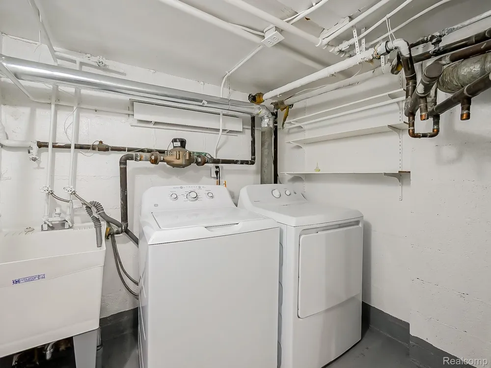 162 Summit View Court White Lake Charter Township, MI 48386