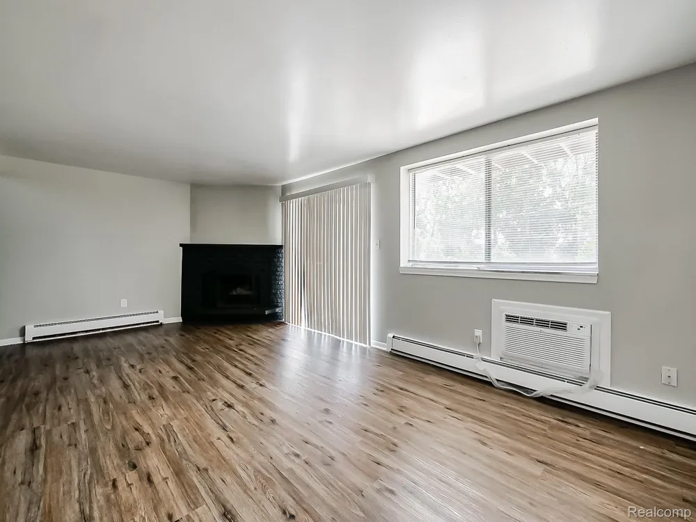 162 Summit View Court White Lake Charter Township, MI 48386