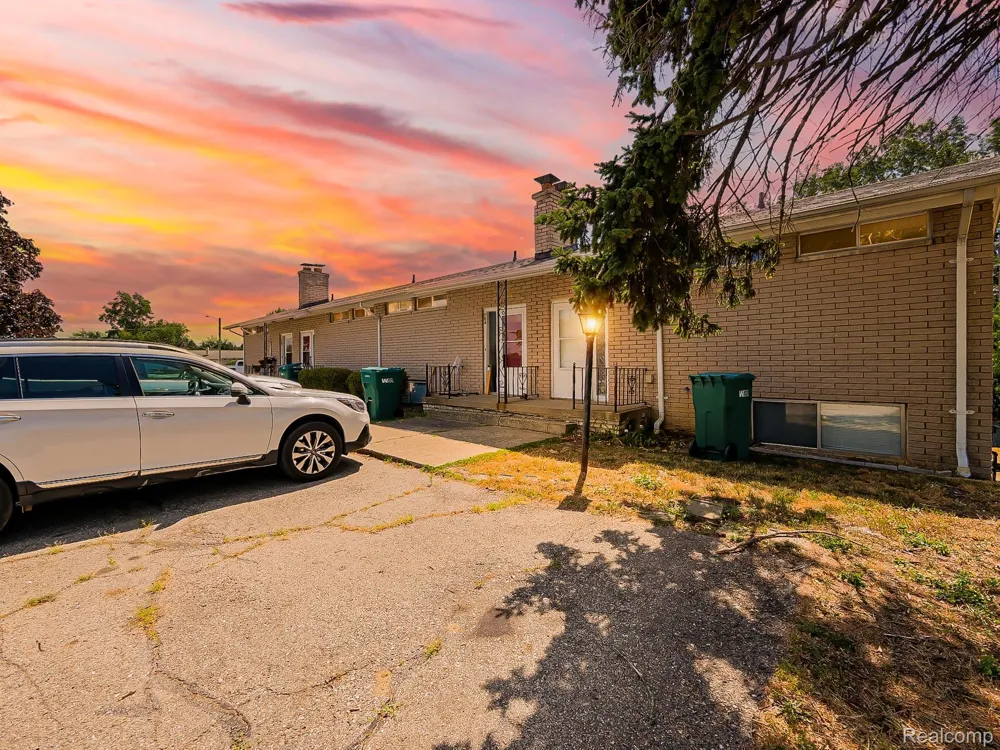 162 Summit View Court White Lake Charter Township, MI 48386