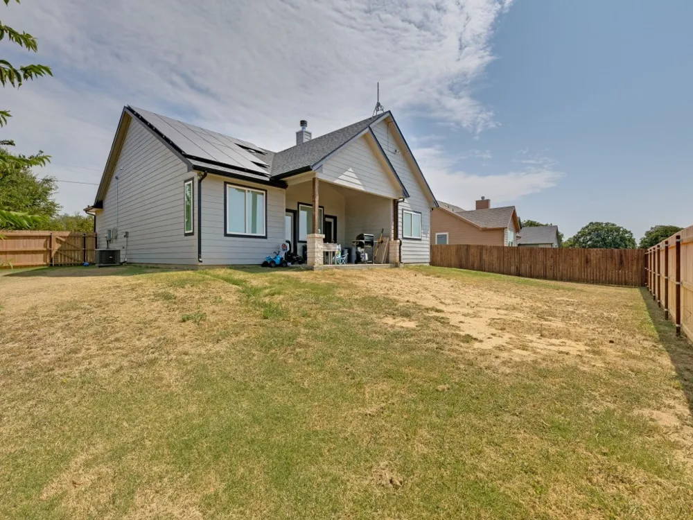 310 Oakwood Avenue Jacksboro, TX 76458
