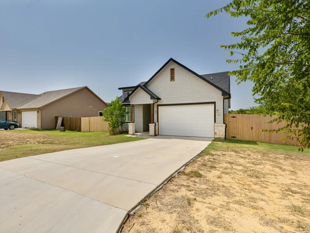 310 Oakwood Avenue Jacksboro, TX 76458