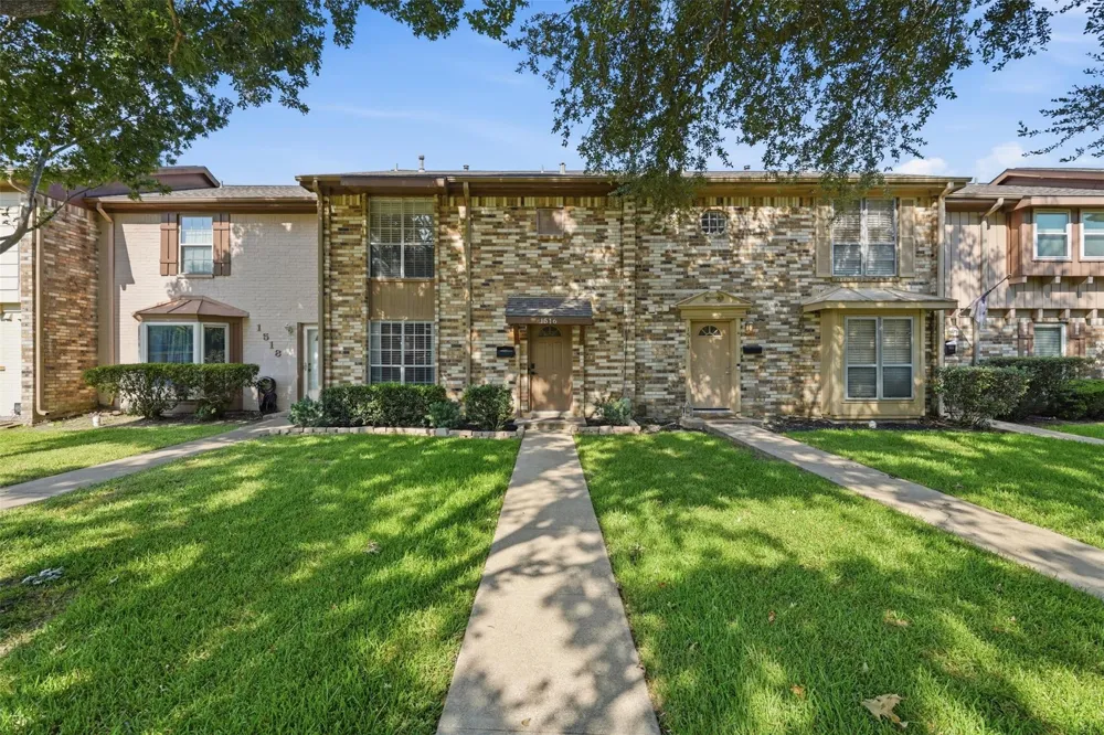 1516 S 8th Street La Porte, TX 77571