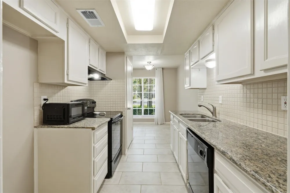 1516 S 8th Street La Porte, TX 77571