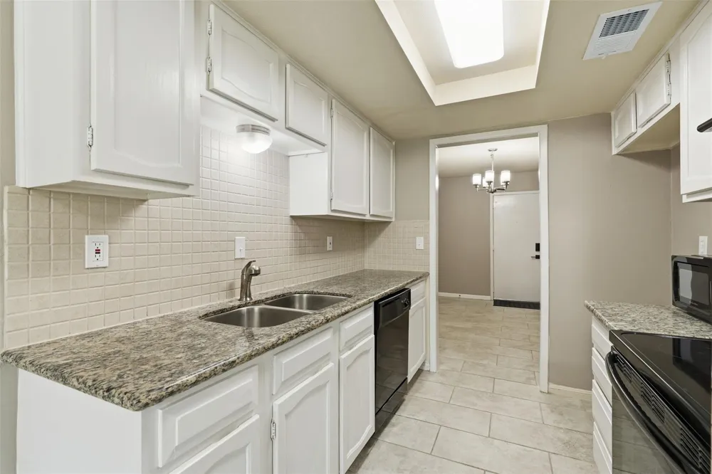 1516 S 8th Street La Porte, TX 77571