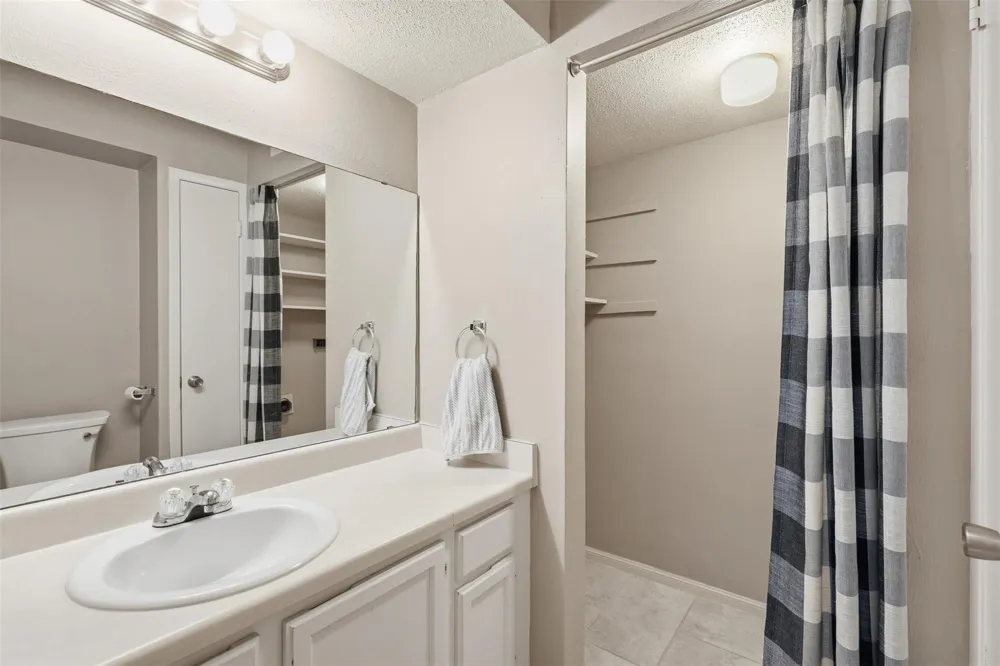 1516 S 8th Street La Porte, TX 77571