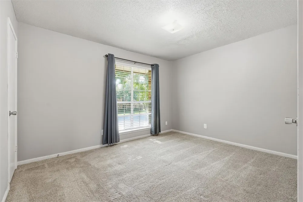1516 S 8th Street La Porte, TX 77571