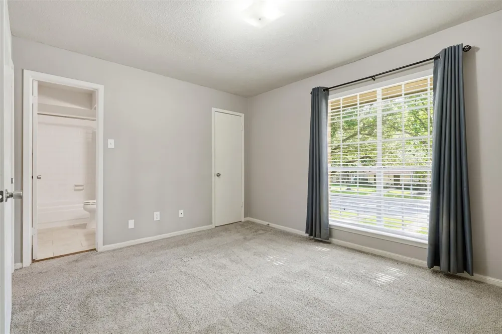1516 S 8th Street La Porte, TX 77571