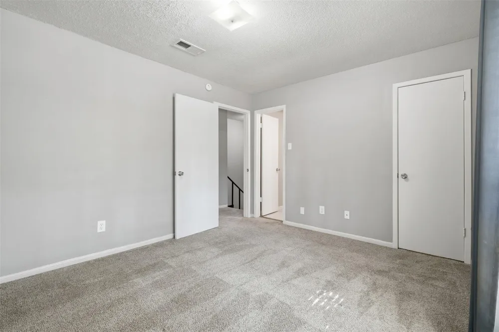 1516 S 8th Street La Porte, TX 77571