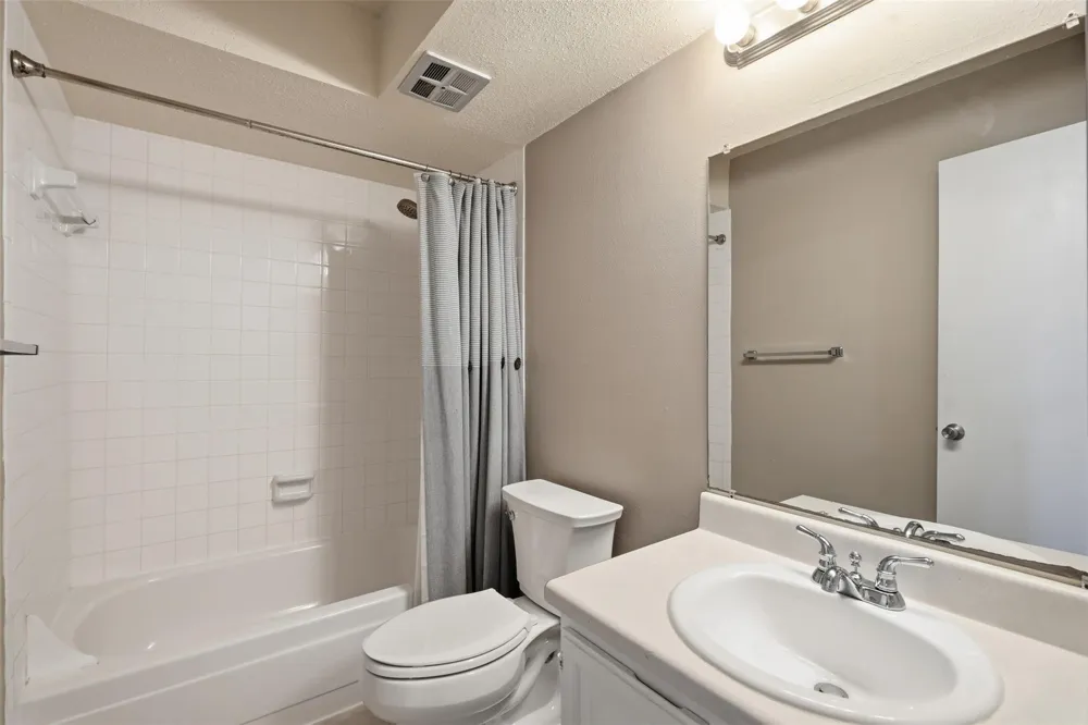 1516 S 8th Street La Porte, TX 77571