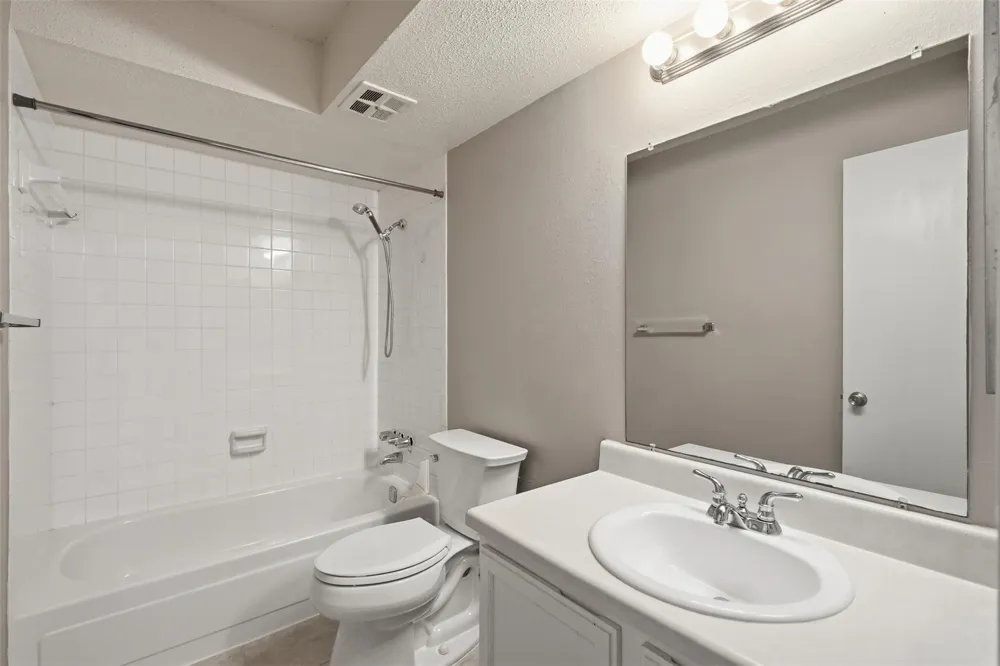 1516 S 8th Street La Porte, TX 77571