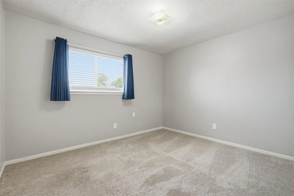 1516 S 8th Street La Porte, TX 77571
