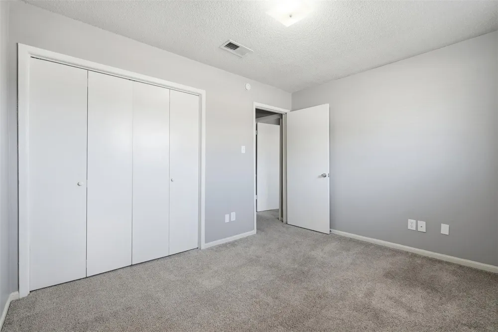 1516 S 8th Street La Porte, TX 77571