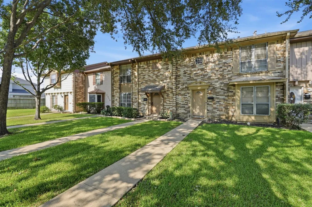 1516 S 8th Street La Porte, TX 77571