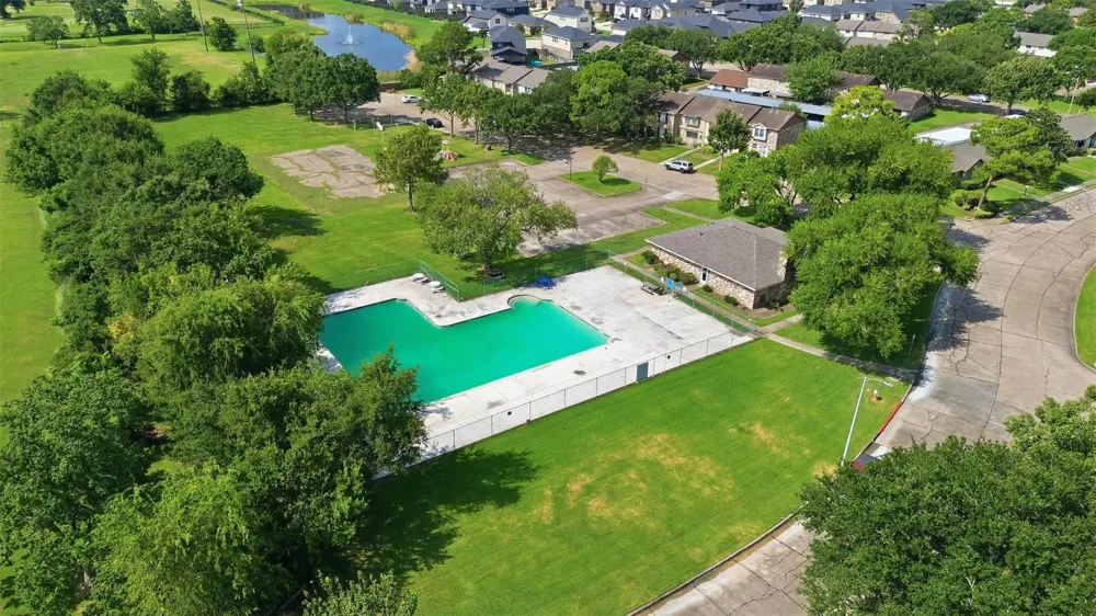 1516 S 8th Street La Porte, TX 77571