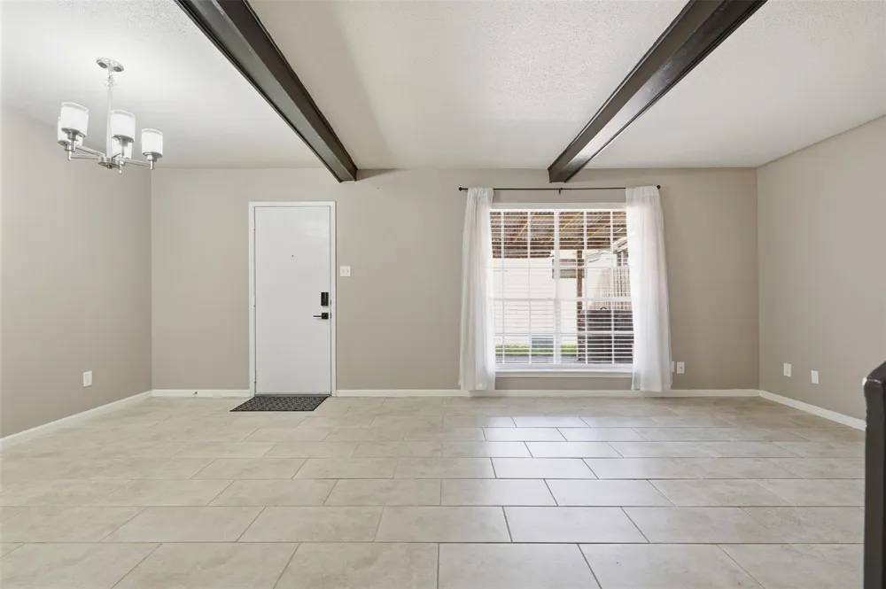 1516 S 8th Street La Porte, TX 77571