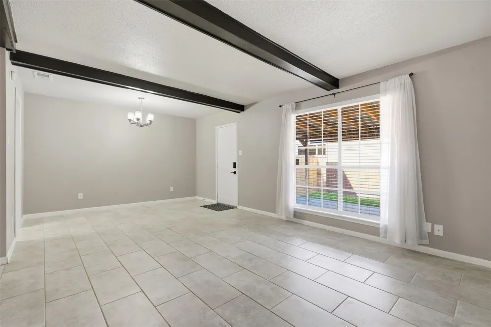 1516 S 8th Street La Porte, TX 77571