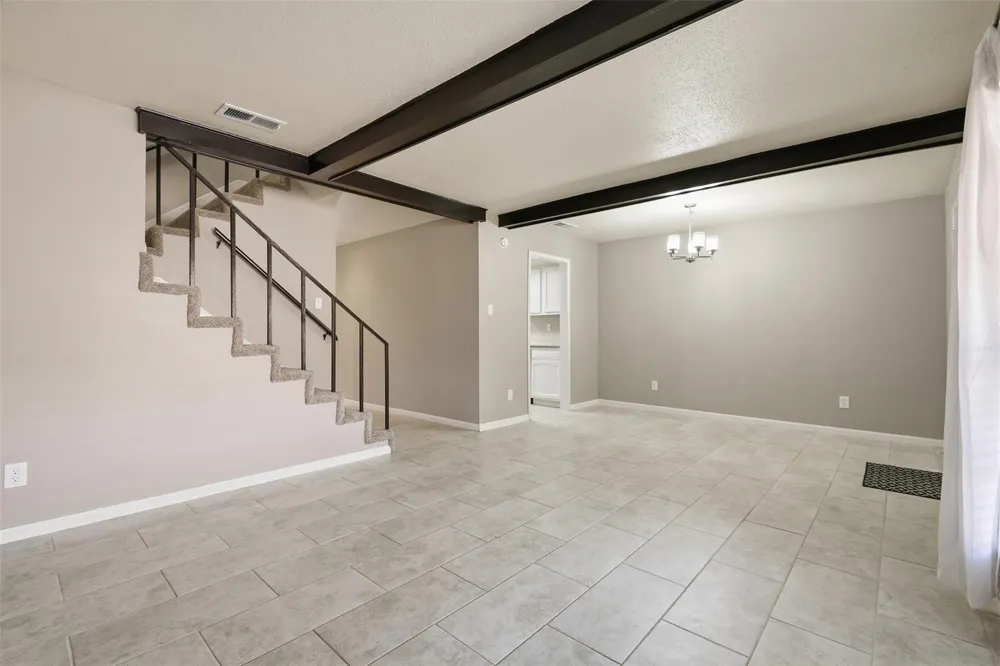 1516 S 8th Street La Porte, TX 77571
