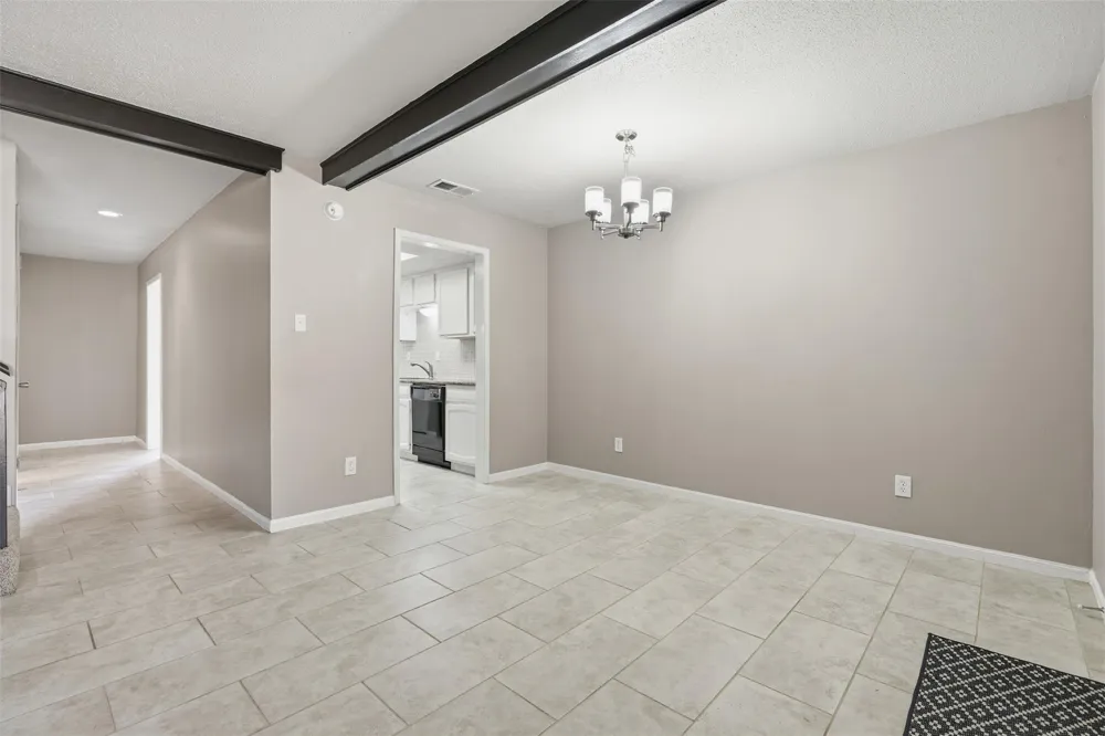 1516 S 8th Street La Porte, TX 77571