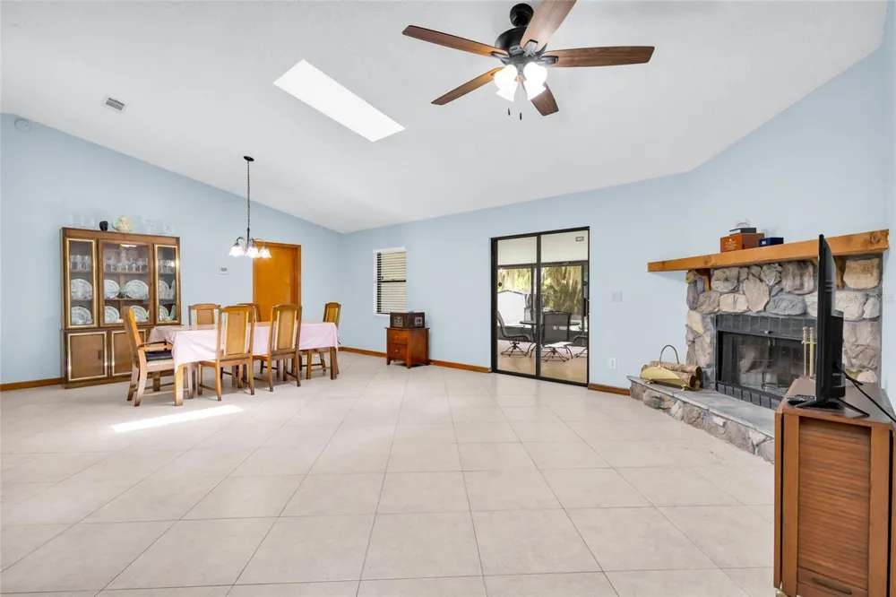 2805 LAKE TOHOPEKALIGA BOULEVARD Kissimmee, FL 34746