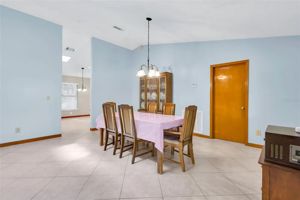 2805 LAKE TOHOPEKALIGA BOULEVARD Kissimmee, FL 34746