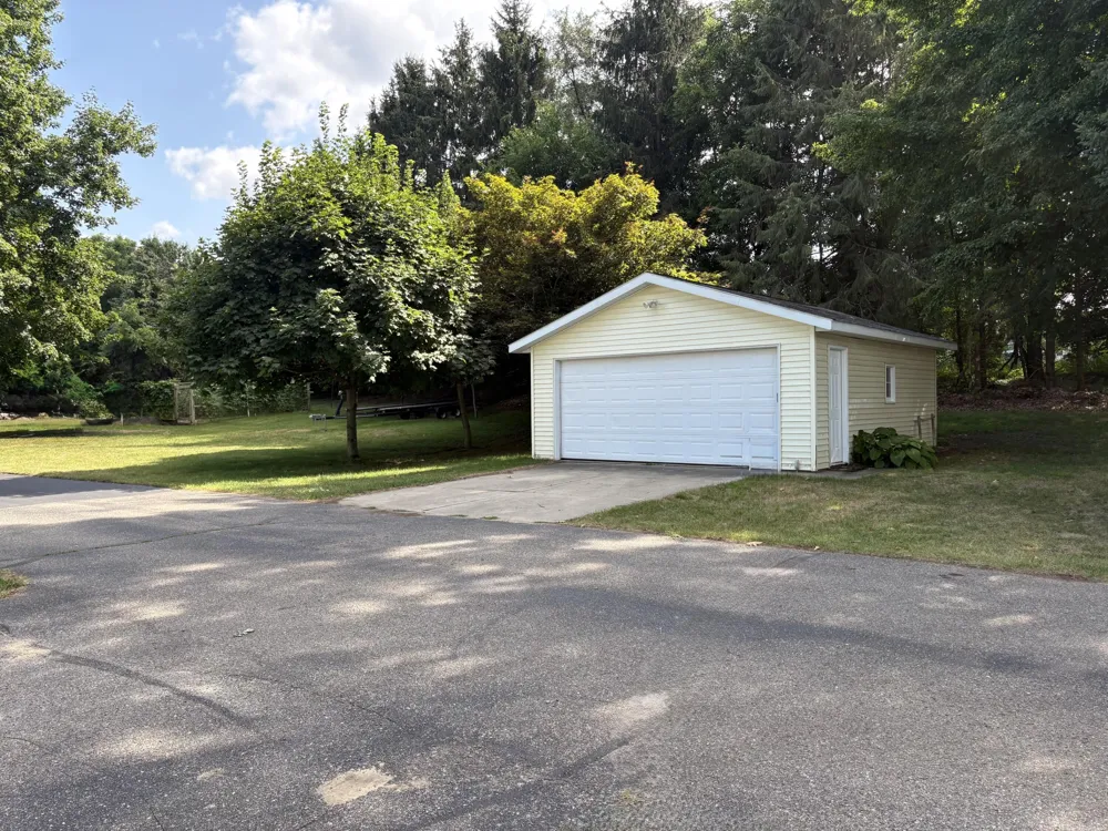8980 Loveless Drive NE Rockford, MI 49341