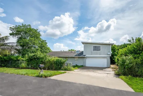 155 SW 16th Ter