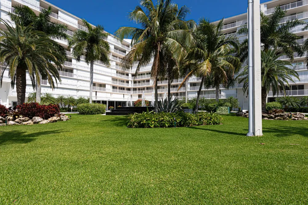 3546 S Ocean Boulevard #818 South Palm Beach, FL 33480