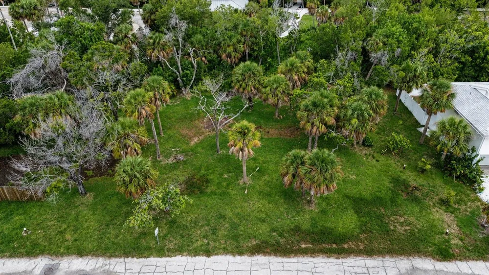 561 GULF BAY ROAD Longboat Key, FL 34228