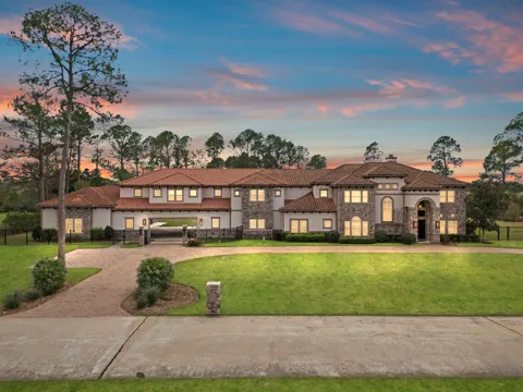 2102 Countryshire Lane