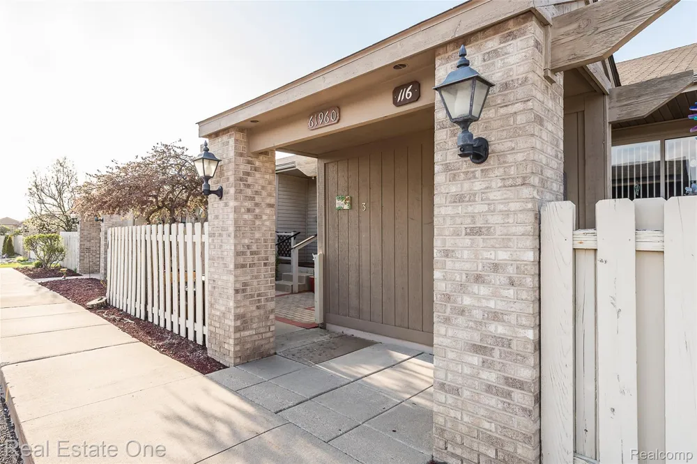 61960 Arlington #3 South Lyon City, MI 48178