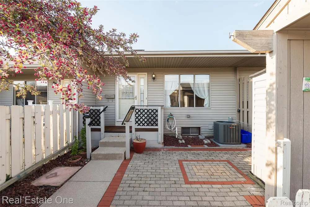 61960 Arlington #3 South Lyon City, MI 48178