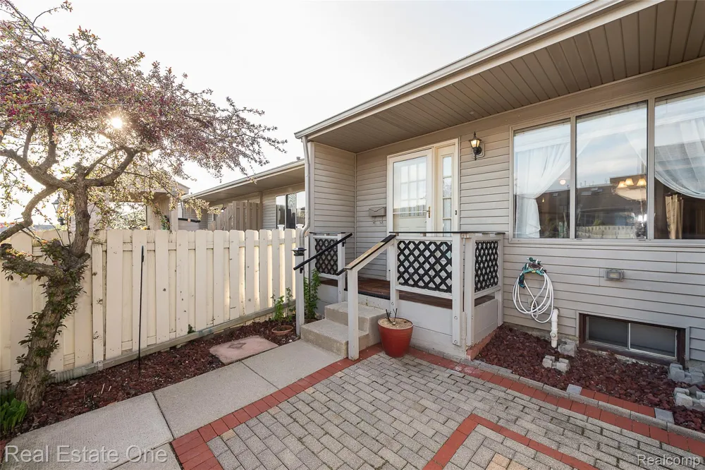 61960 Arlington #3 South Lyon City, MI 48178