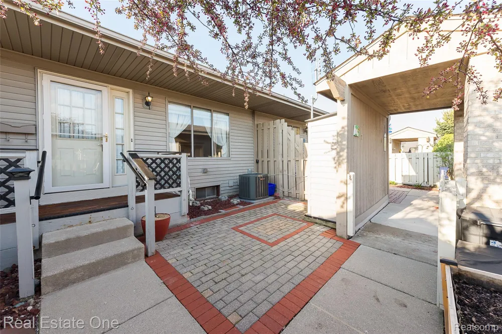61960 Arlington #3 South Lyon City, MI 48178