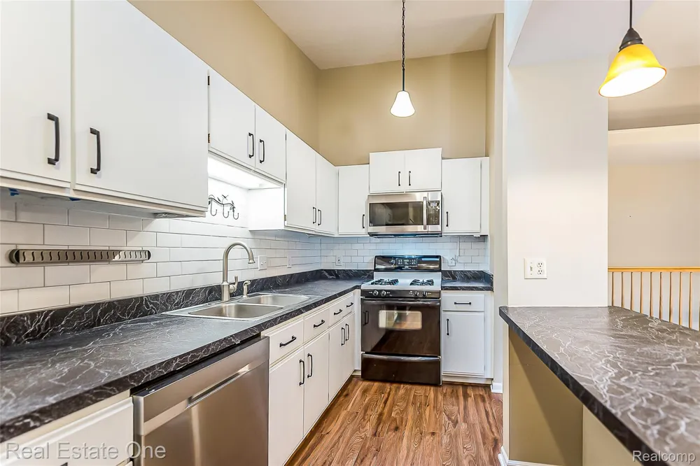 61960 Arlington #3 South Lyon City, MI 48178