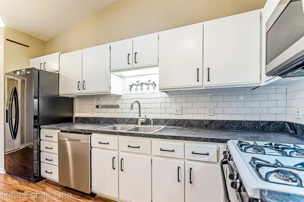 61960 Arlington #3 South Lyon City, MI 48178