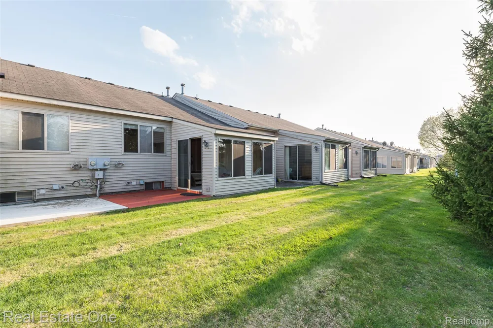 61960 Arlington #3 South Lyon City, MI 48178