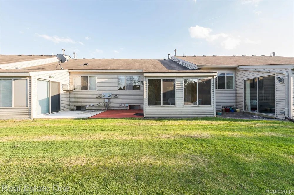 61960 Arlington #3 South Lyon City, MI 48178