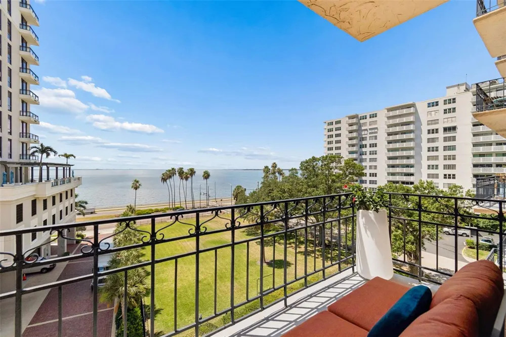 2109 BAYSHORE BOULEVARD #504 Tampa, FL 33606