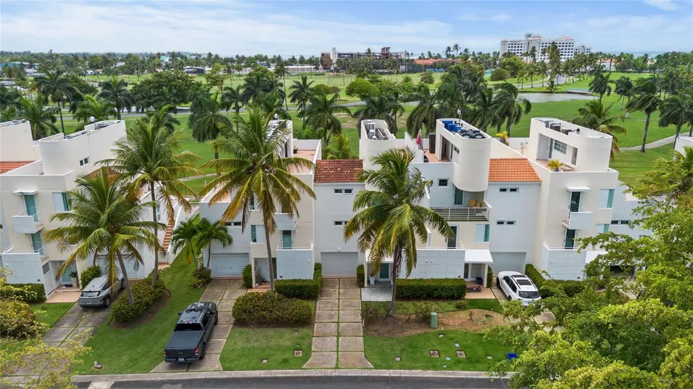 91 VILLAS DE GOLF EAST Dorado, PR 00646